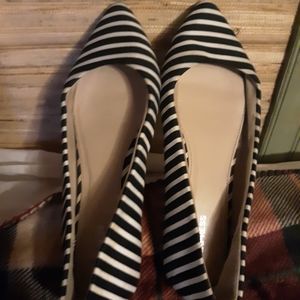 Womens size 8 dress shoe.